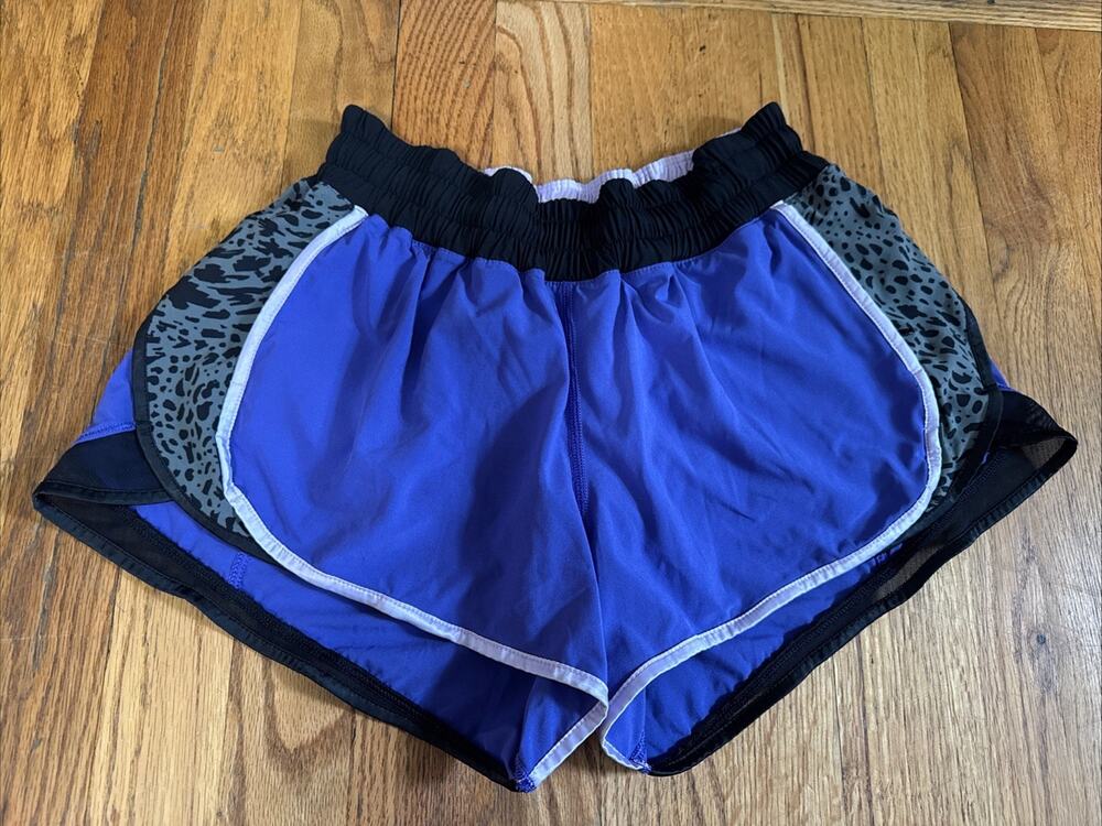 LULULEMON WOMENS PURPLE GRAY ANIMAL PRINT SIZE 6 SHORTS RUNNING WORKOUT EXERCISE